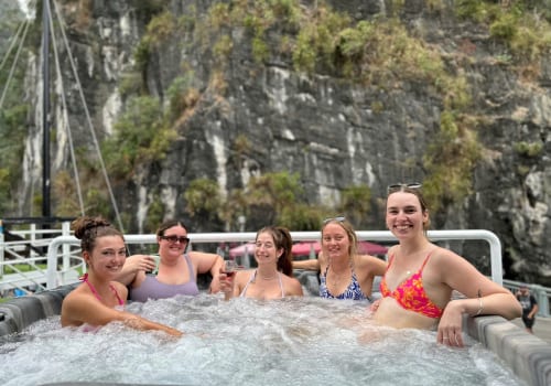 Jacuzzi (1) Jacuzzi (1)