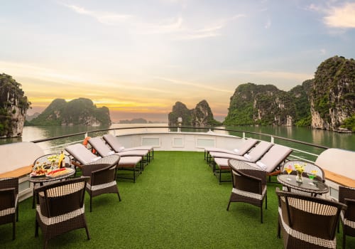 Sundeck (1) Sundeck (1)